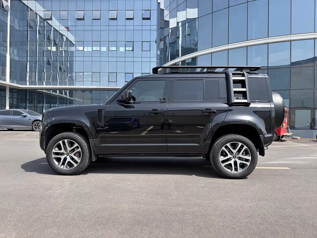 Land Rover Defender 2023 — фото 3