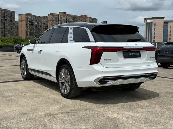 Hongqi E-HS9 2023