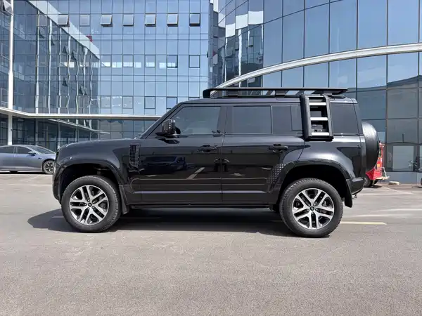 Land Rover Defender 2023