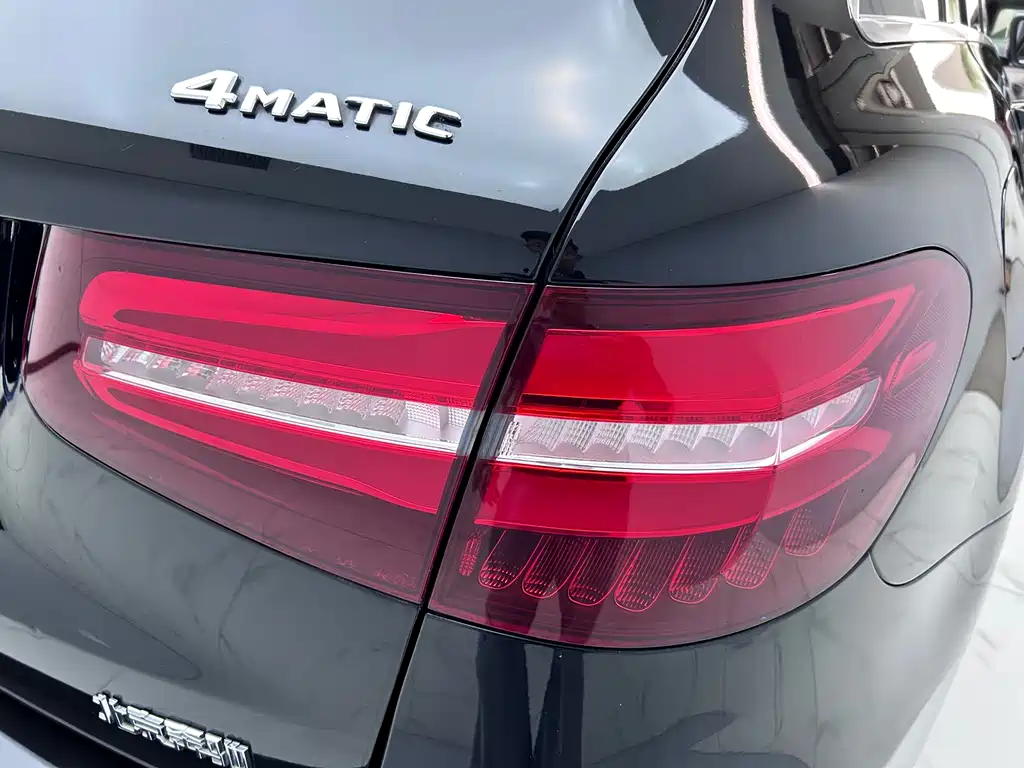 Mercedes-Benz GLC 2018 — фото 24