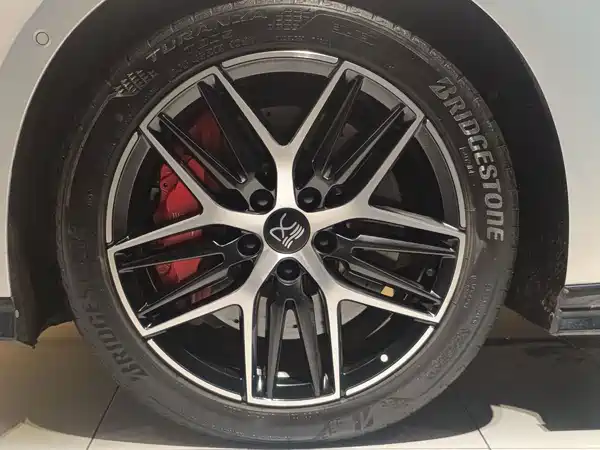 BYD Han L 2025