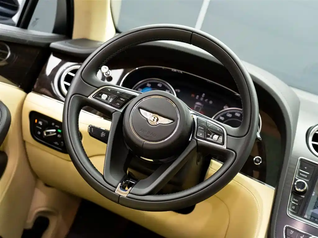 Bentley Bentayga 2020 — фото 18