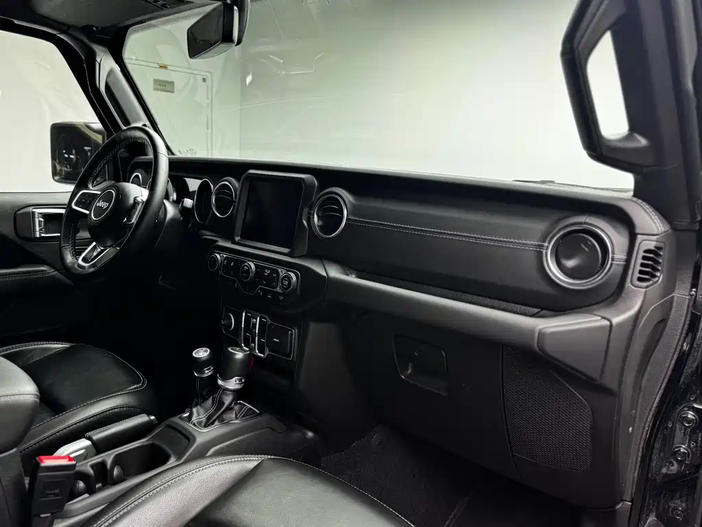 Jeep Wrangler New Energy 2021 — фото 23