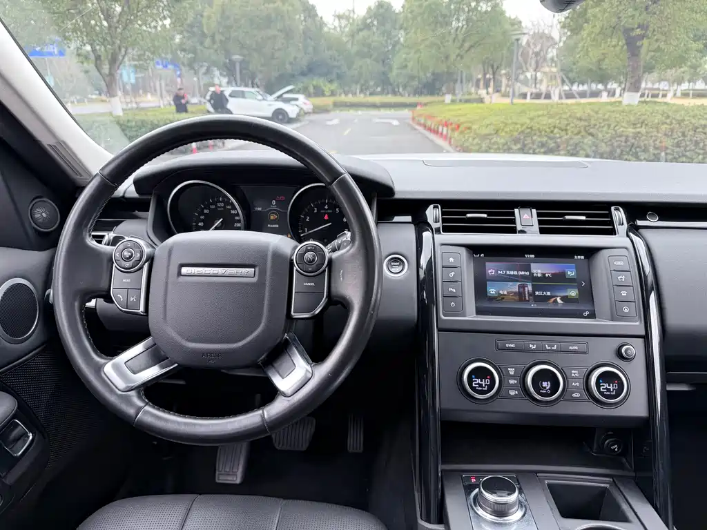 Land Rover Discovery 2018 — фото 11