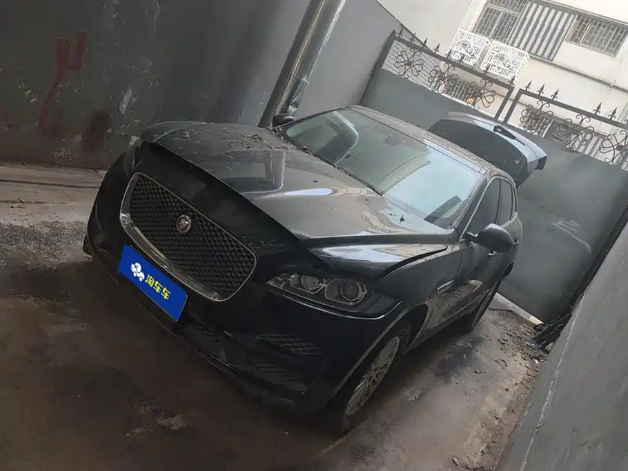 Jaguar F-PACE 2016