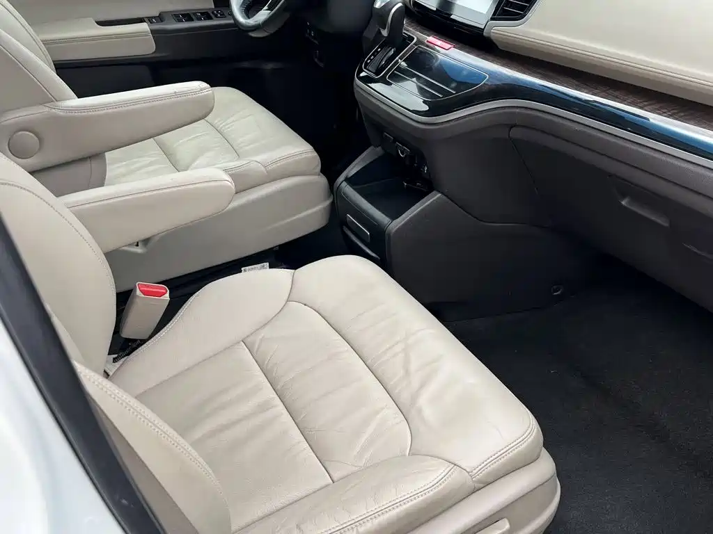 Honda Odyssey 2015 — фото 13