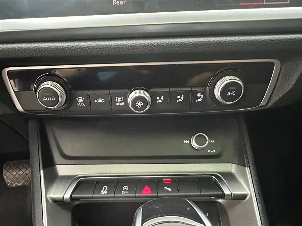Audi Q3 2022 — фото 23