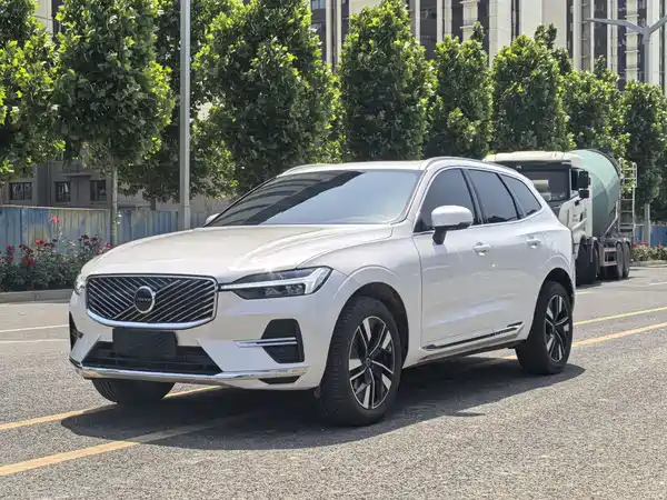Volvo XC60 2025