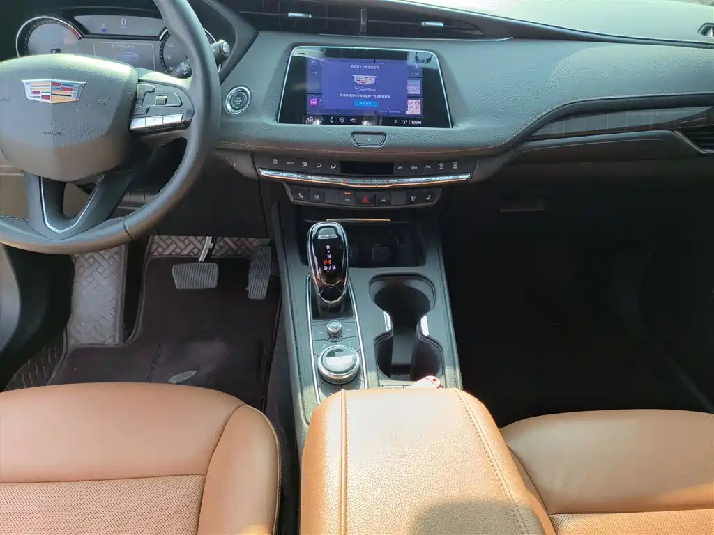 Cadillac XT4 2022 — фото 10