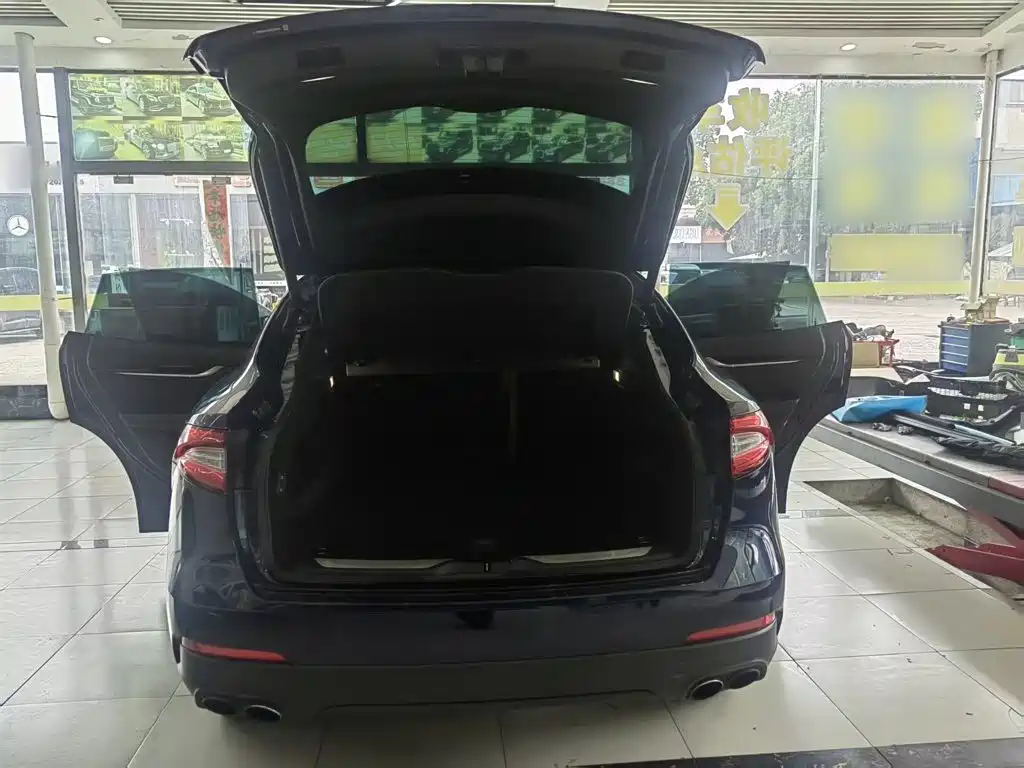 Maserati Levante 2017 — фото 21