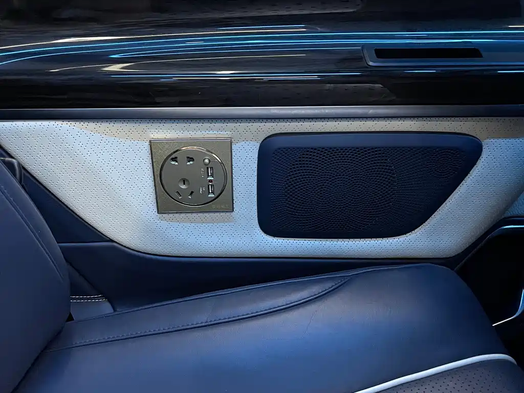 Mercedes-Benz V-Class 2020 — фото 6
