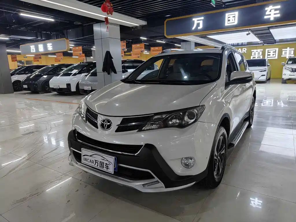 Toyota RAV4 2015 — фото 2