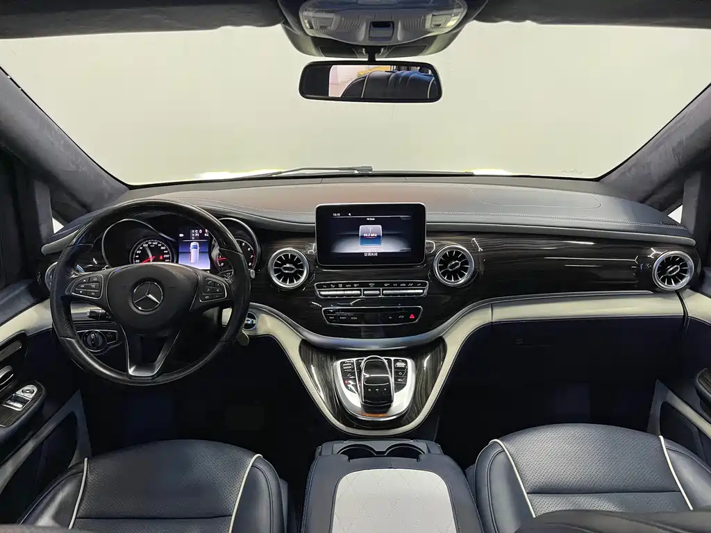 Mercedes-Benz V-Class 2020 — фото 12