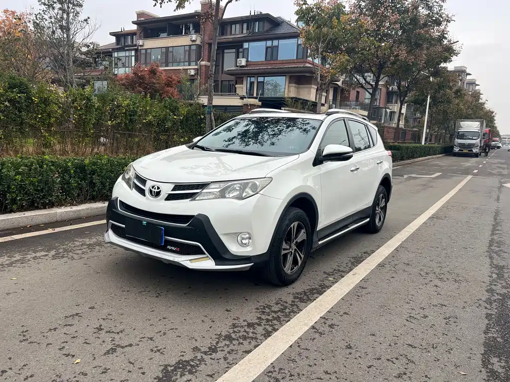 Toyota RAV4 2016 — фото 1