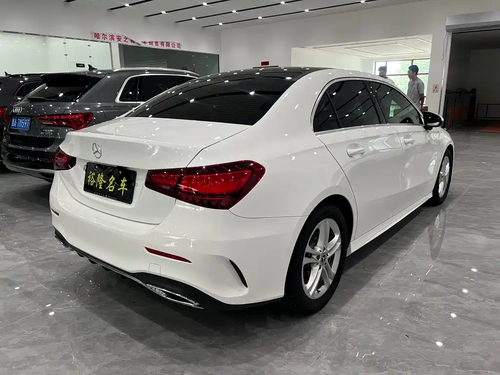 Mercedes-Benz A-Class 2024 — фото 4