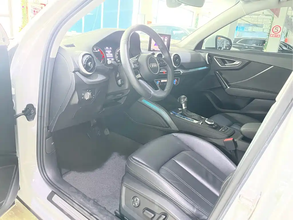 Audi Q2L 2023