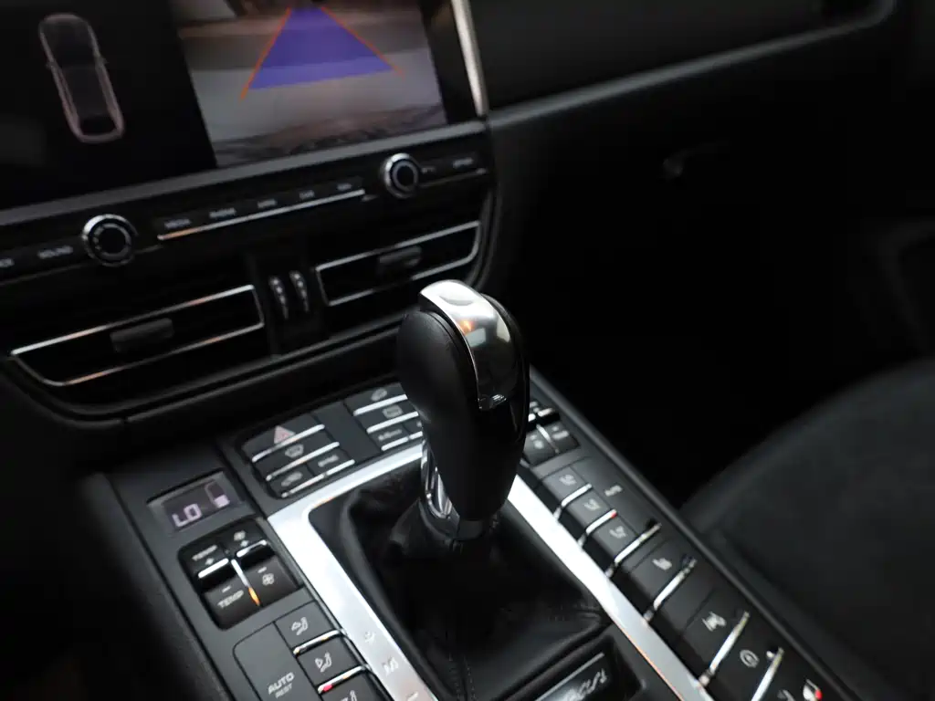 Porsche Macan 2020 — фото 19