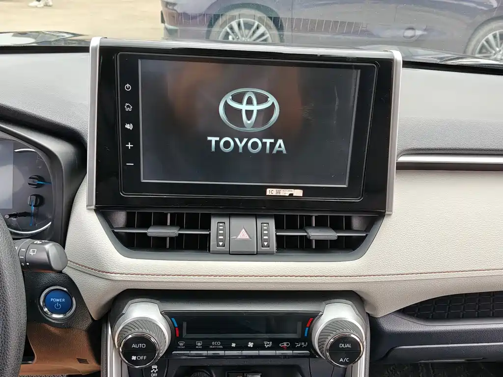 Toyota RAV4 2020 — фото 15