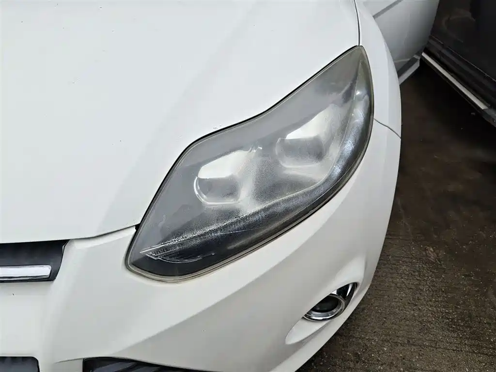 Ford Focus 2015 — фото 18