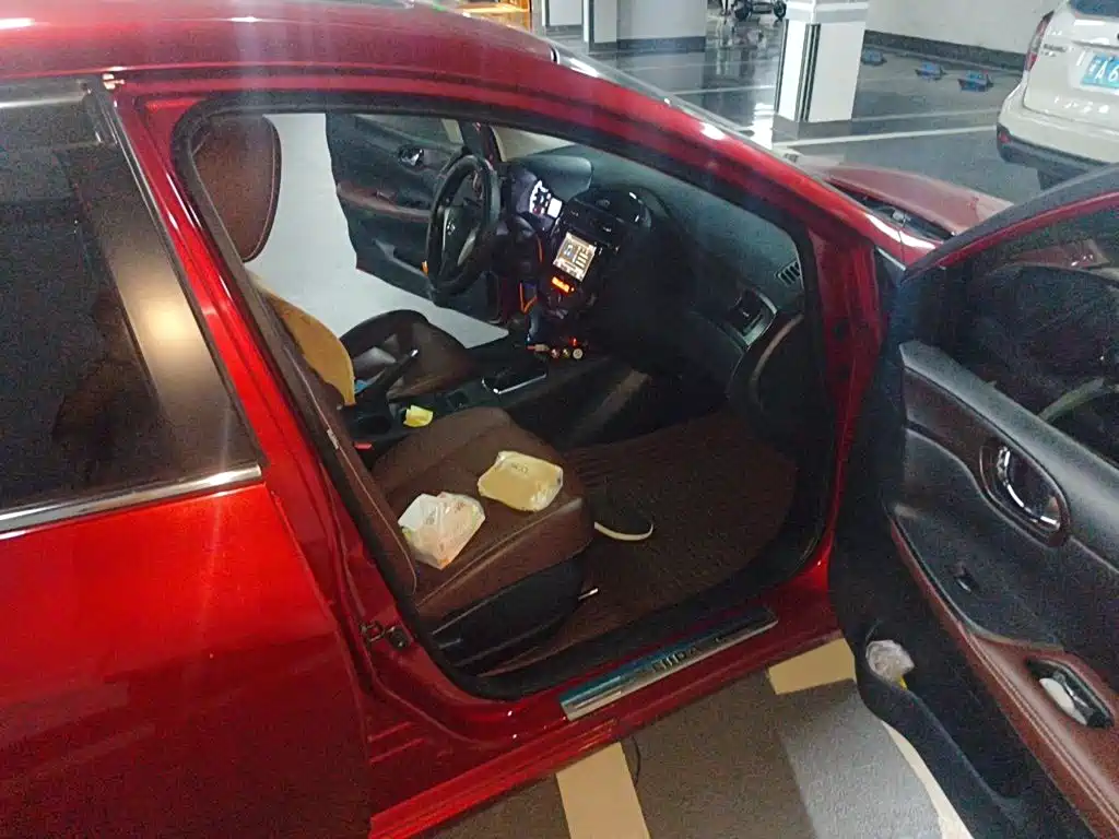 Nissan Tiida 2015 — фото 20