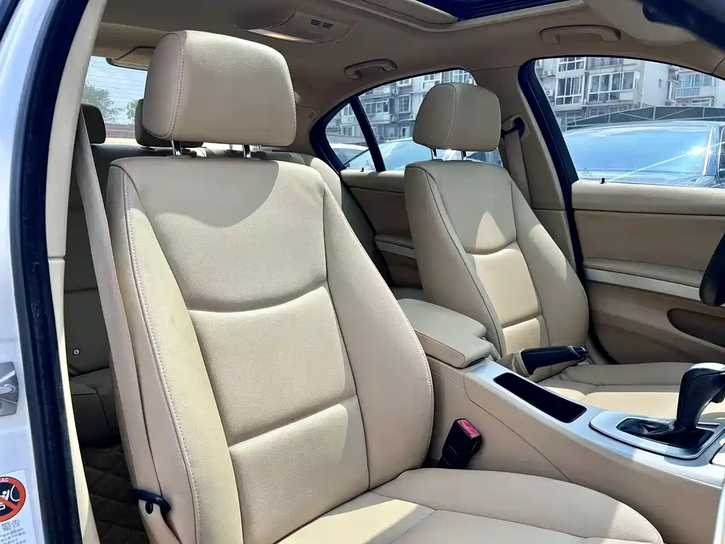 BMW 3 Series 2010 — фото 17