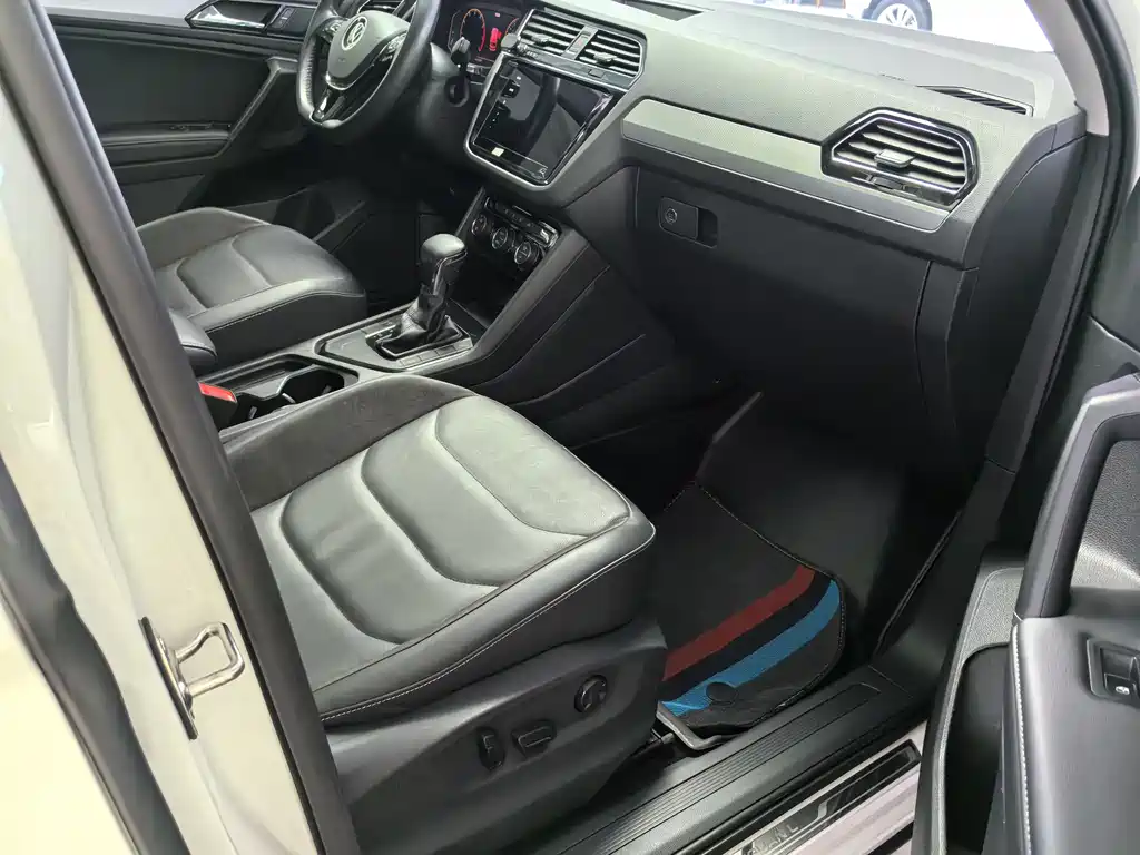 Volkswagen Tiguan L 2021 — фото 11
