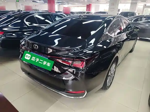 Lexus ES 2026
