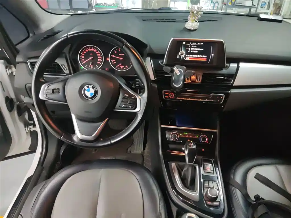 BMW 2 Series Active Tourer 2017 — фото 13