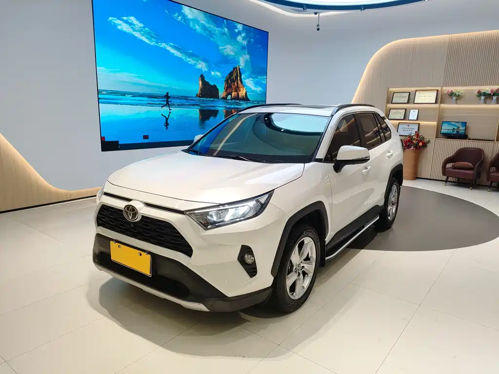 Toyota RAV4 2019 — фото 1