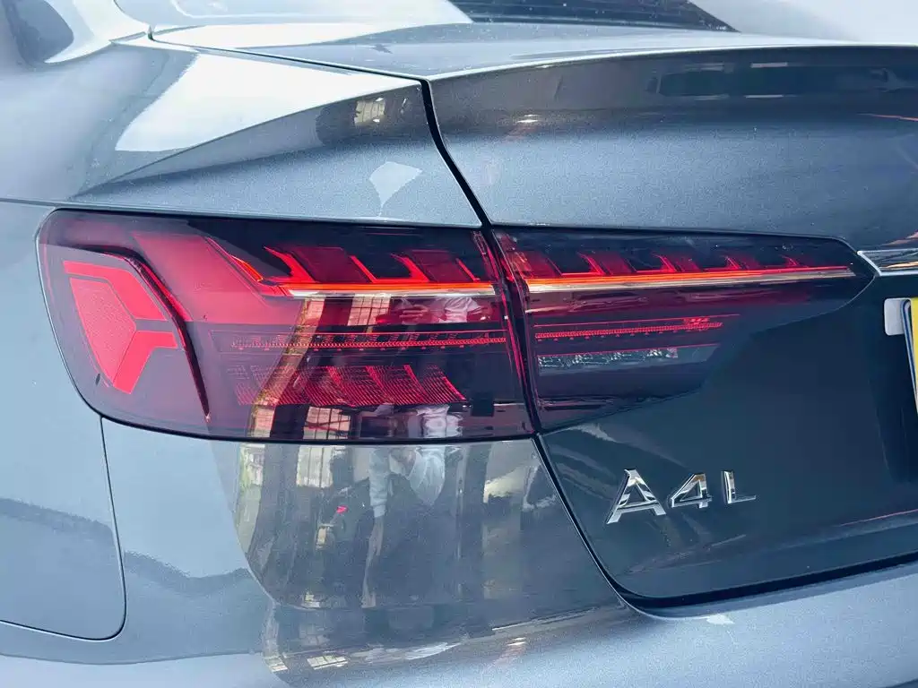 Audi A4L 2023 — фото 8
