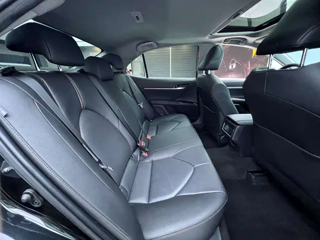 Toyota Camry 2023 — фото 23