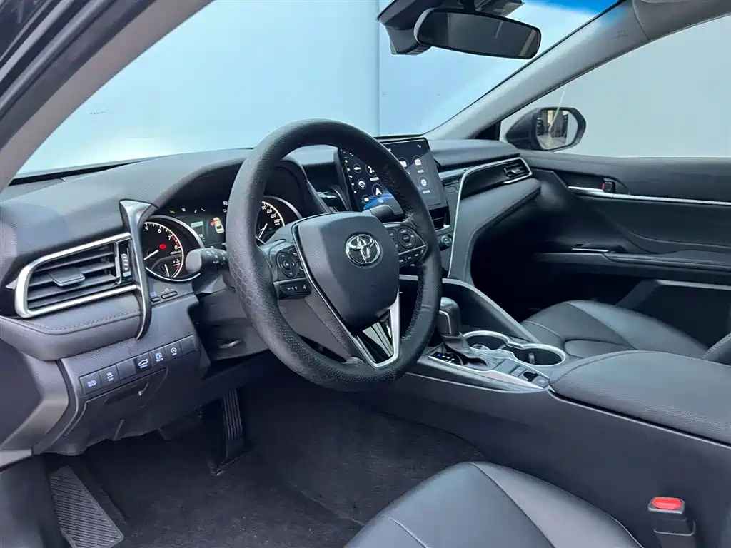 Toyota Camry 2023 — фото 20