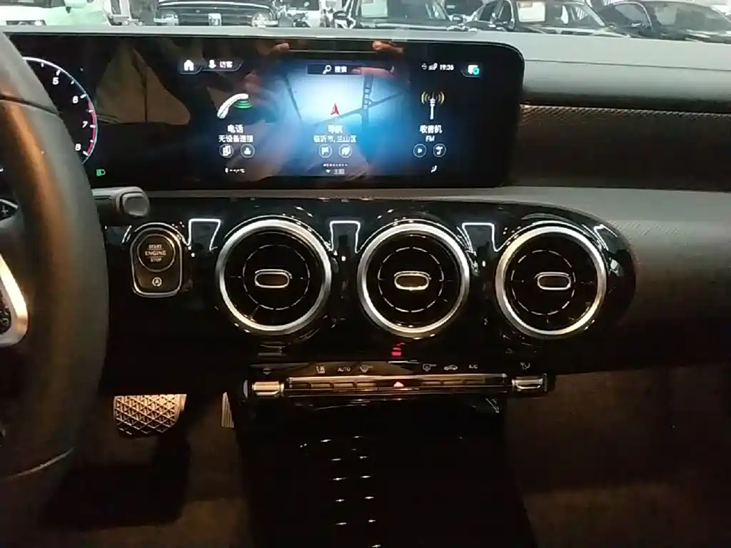 Mercedes-Benz A-Class 2023 — фото 13
