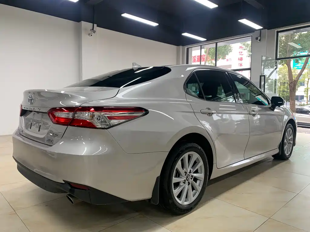 Toyota Camry 2023 — фото 17