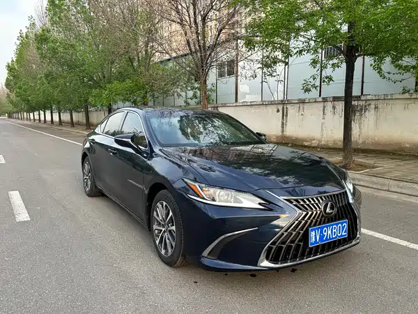 Lexus ES 2022