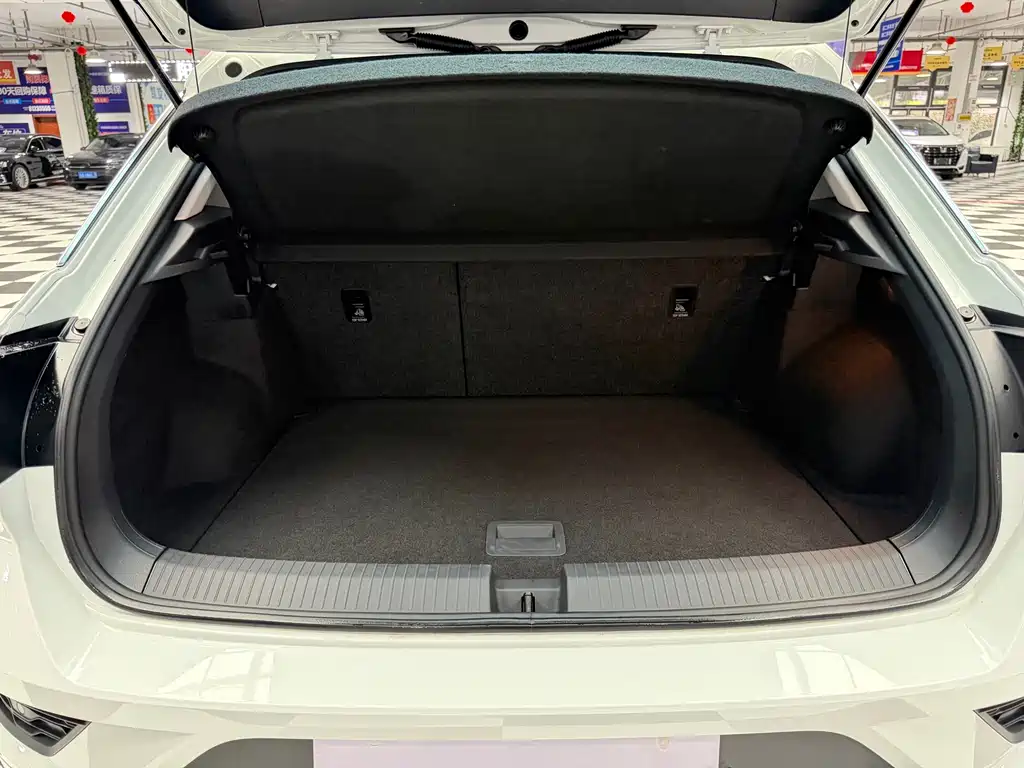 Volkswagen T-Roc 2023 — фото 8