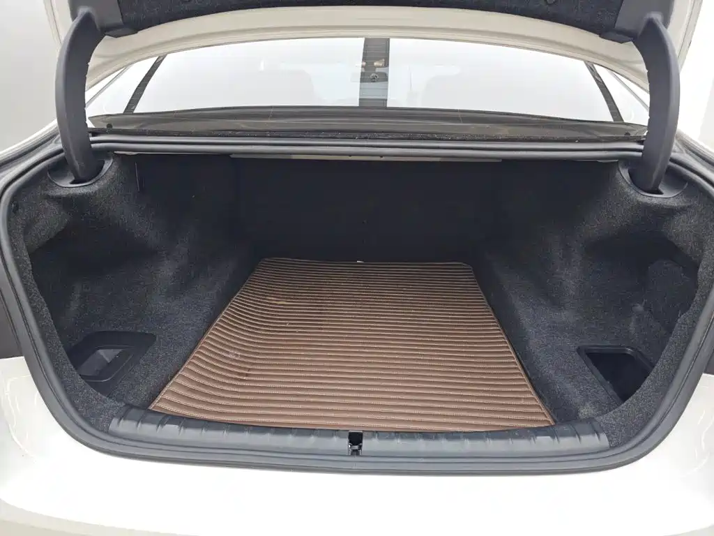 BMW 5 Series 2023 — фото 18