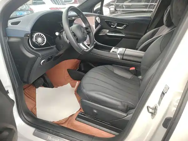 Mercedes-Benz EQE SUV 2025