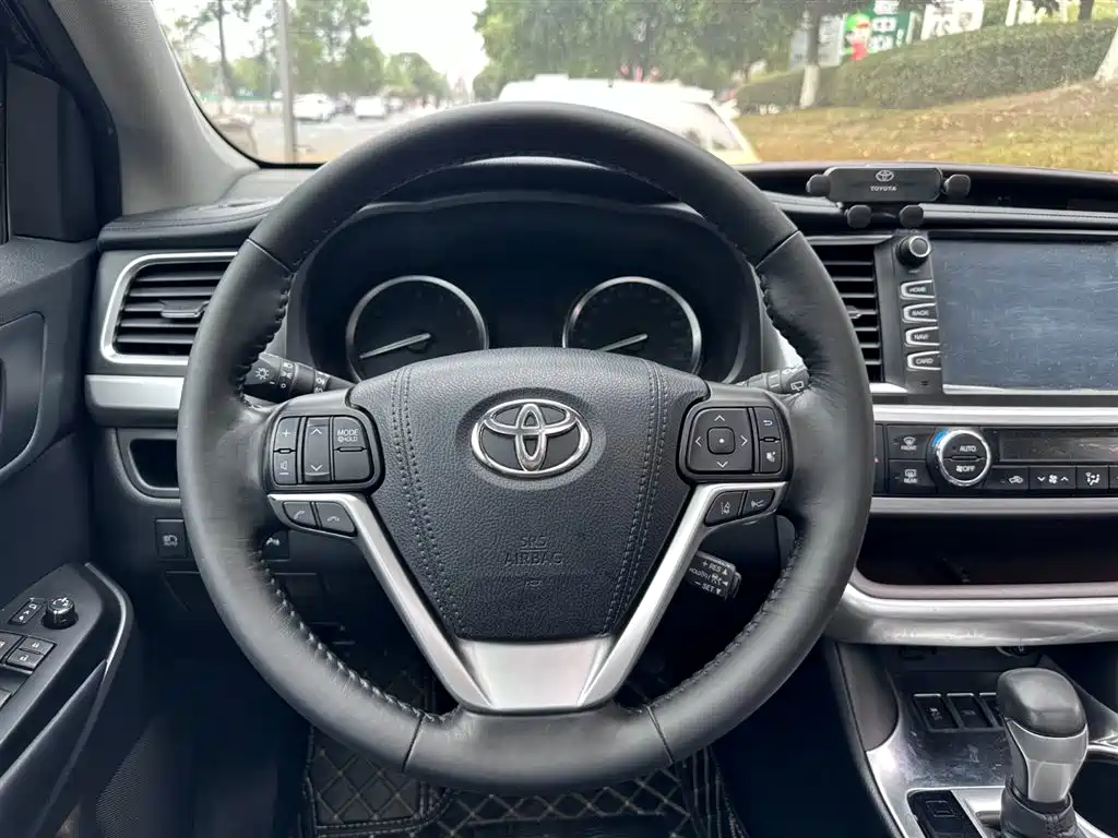 Toyota Highlander 2020 — фото 8
