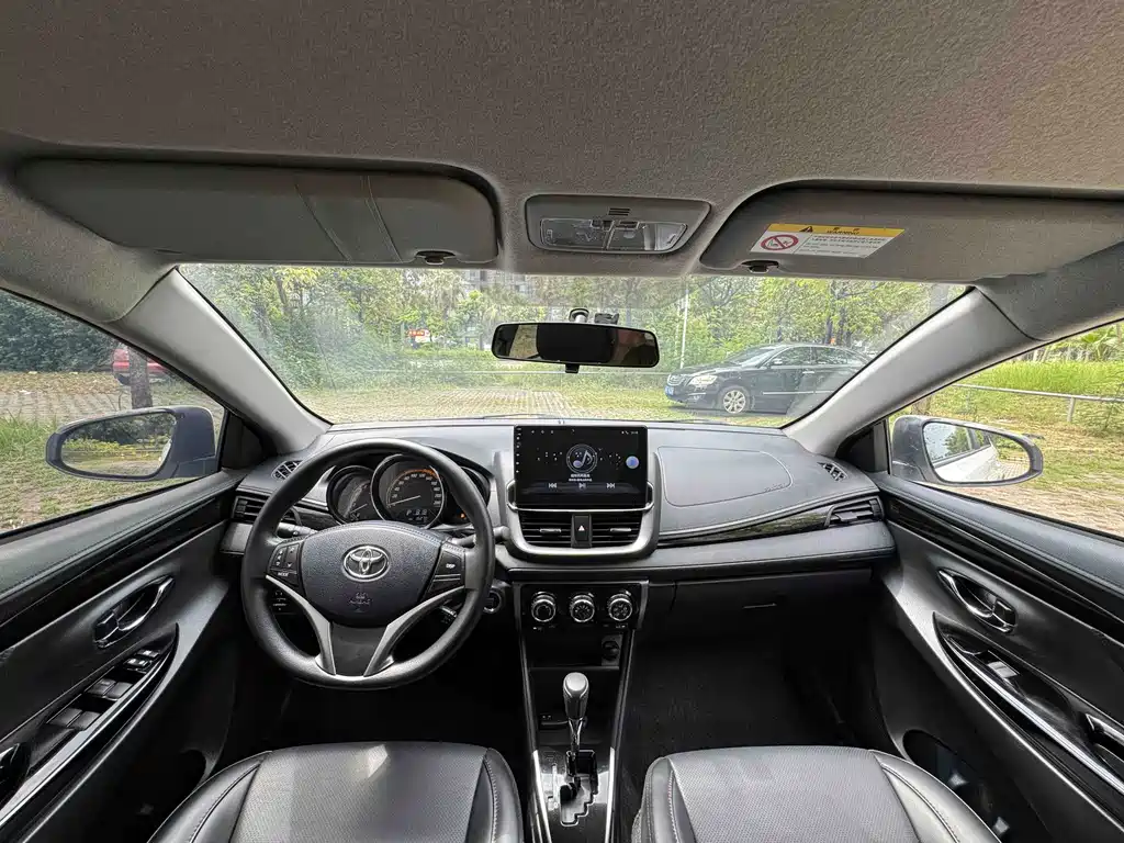 Toyota Yaris L 2022 — фото 36