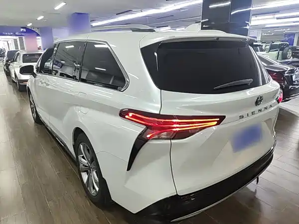 Toyota Sienna 2023