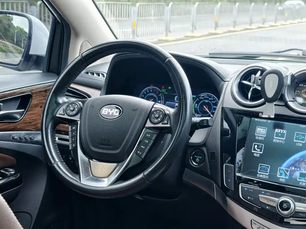 BYD Tang New Energy 2015 — фото 9