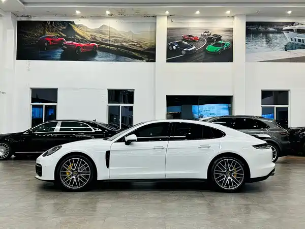 Porsche Panamera 2022