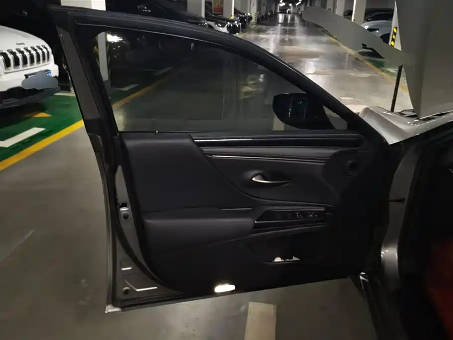 Lexus ES 2020