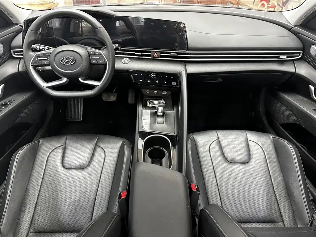 Hyundai Elantra 2022 — фото 14