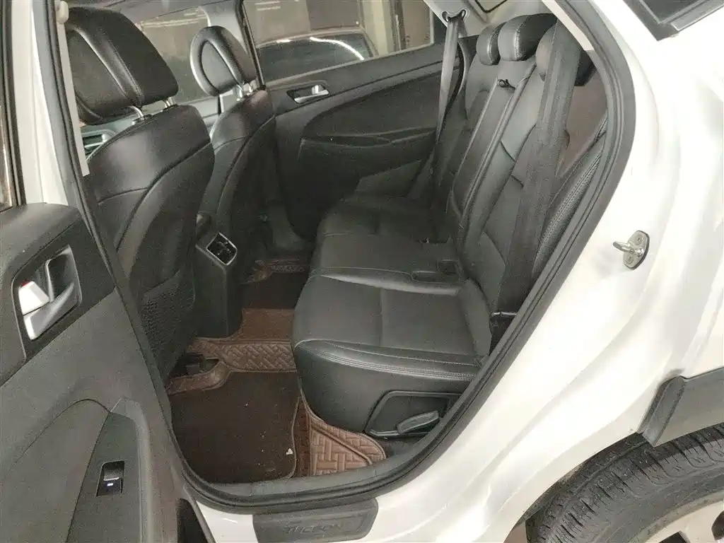Hyundai Tucson 2016 — фото 17