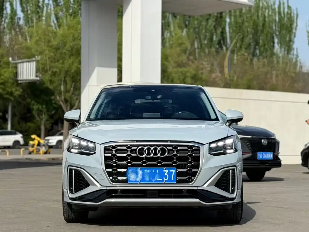 Audi Q2L 2023 — фото 2