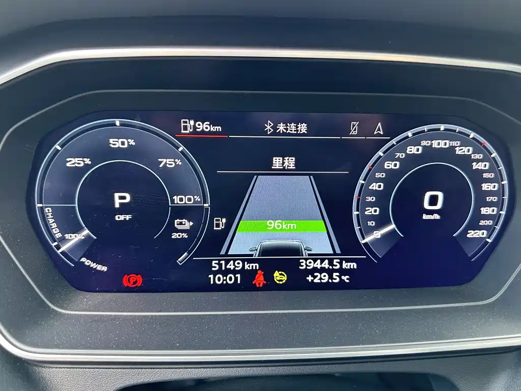 Audi Q4 e-tron 2025 — фото 12