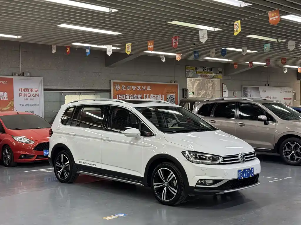 Volkswagen Touran 2020 — фото 4