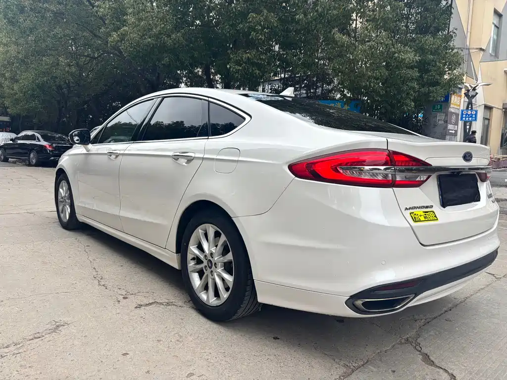 Ford Mondeo 2018 — фото 8